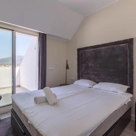 Castillo Sohail Penthouse By Costarentals- Ref 147 아파트 *